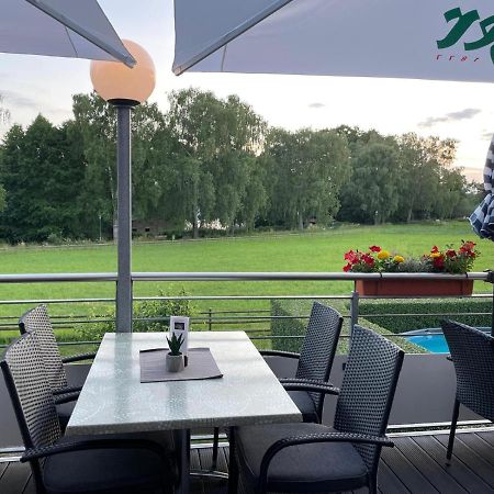 Hotel Und Restaurant Zum Bunten Hirsch Mirow Esterno foto