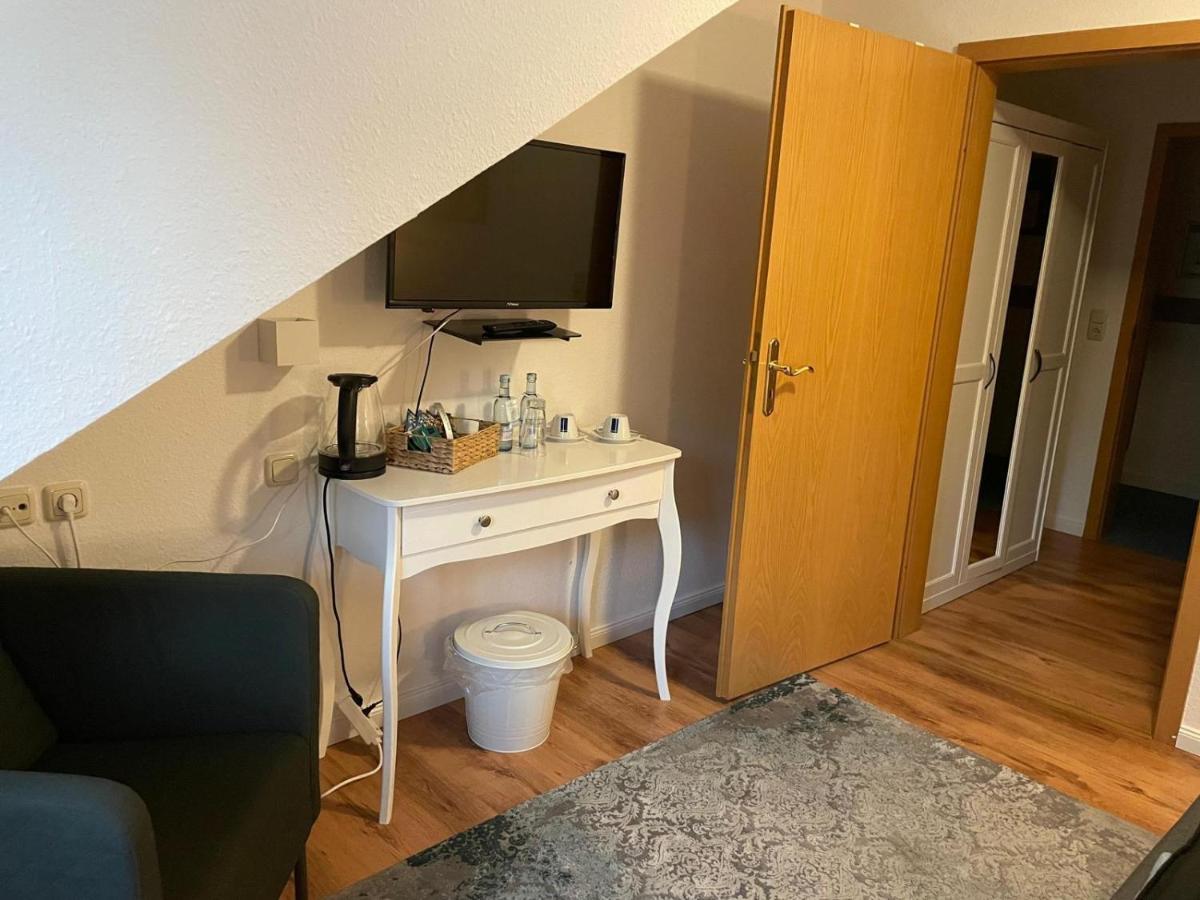 Hotel Und Restaurant Zum Bunten Hirsch Mirow Esterno foto