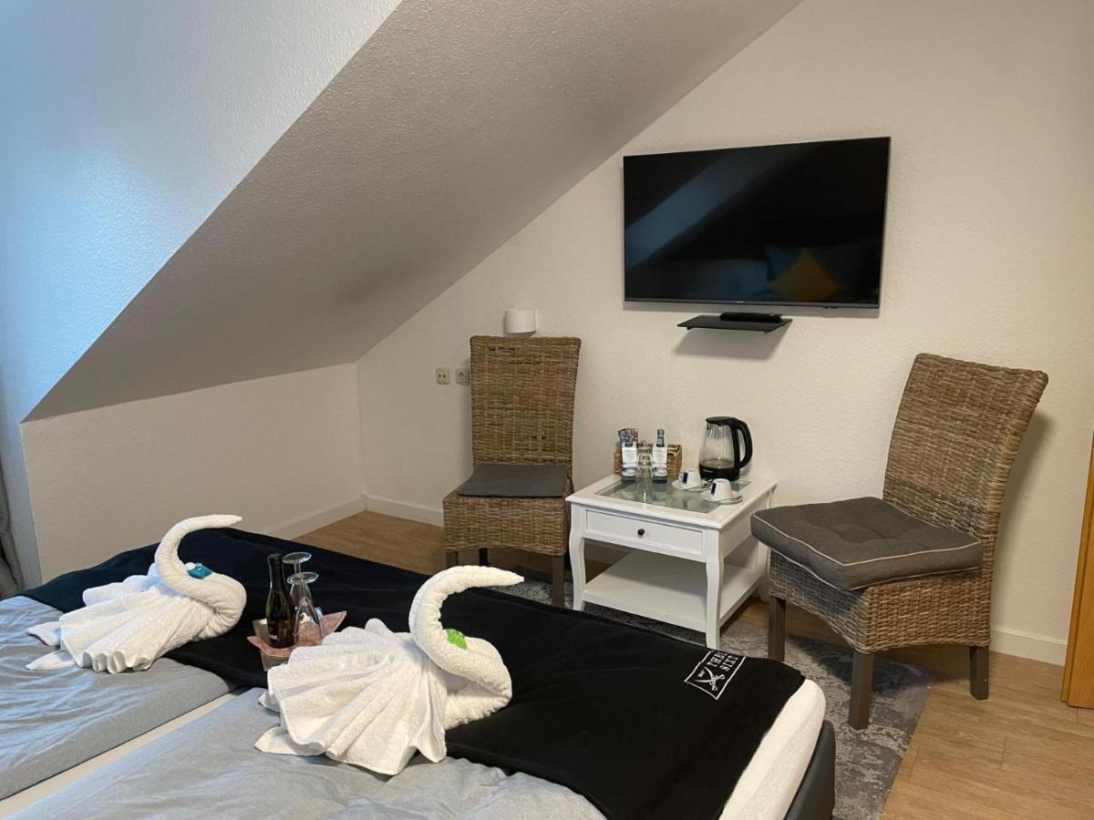 Hotel Und Restaurant Zum Bunten Hirsch Mirow Esterno foto