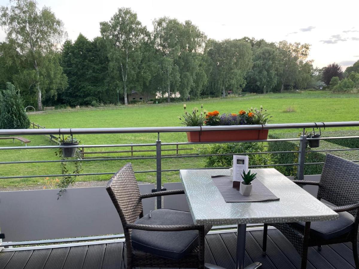 Hotel Und Restaurant Zum Bunten Hirsch Mirow Esterno foto