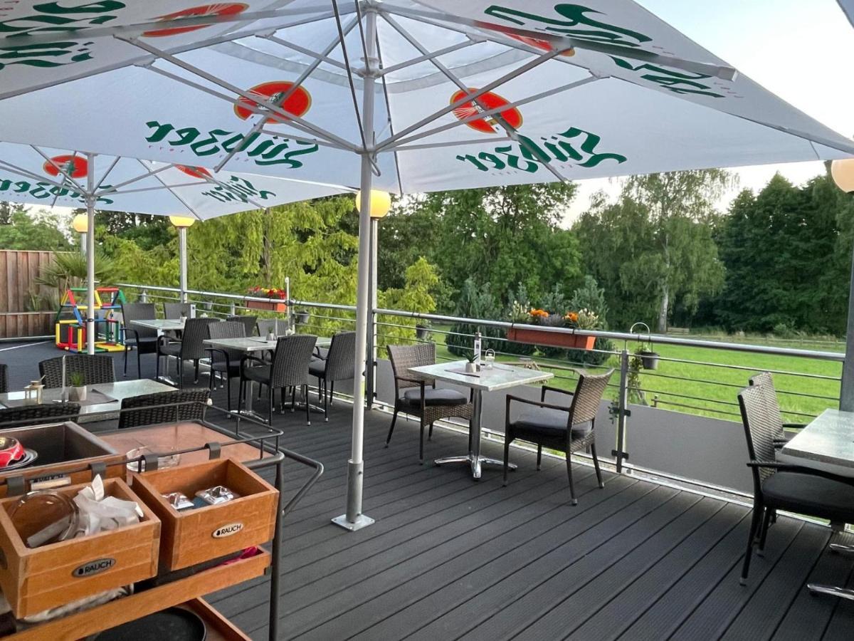 Hotel Und Restaurant Zum Bunten Hirsch Mirow Esterno foto